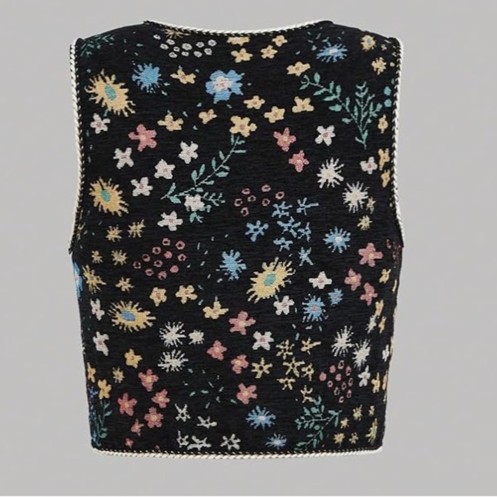 Floral Embroidered Crop Vest - Picture 2 of 6